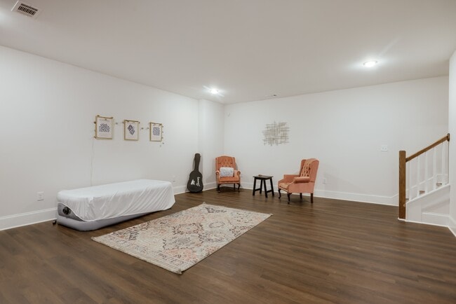 Building Photo - 372 Arch St