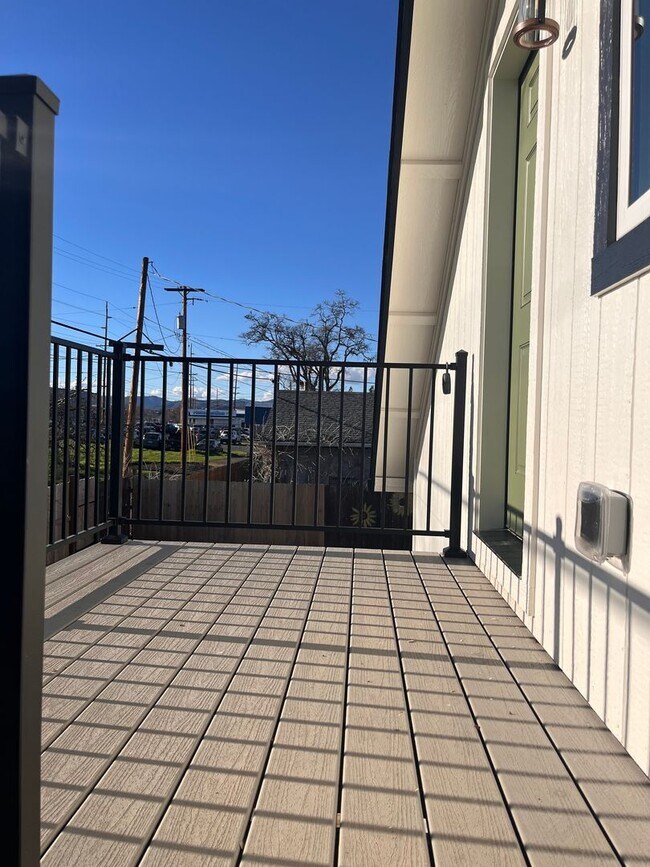 Building Photo - 315 N 1st St