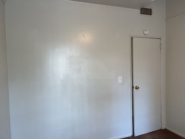 Building Photo - ***Two-Weeks Free Rent***916 Evergreen, Ki...