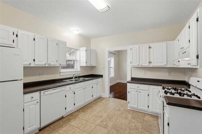 Building Photo - 4616 Clay St