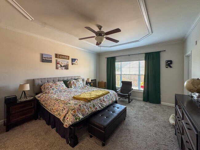 Building Photo - Well-Maintained 4 Bed 2.5 Bath Home with a Pool