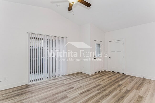 Building Photo - 920-922 Onewood Place