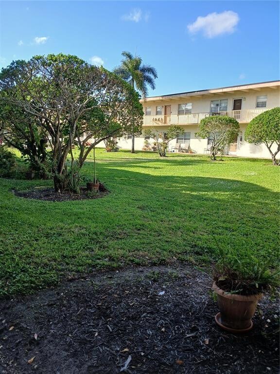 Building Photo - 2525 Hollywood Blvd