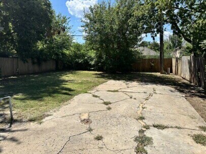 Building Photo - Furnished Private Room w/ Private Bath & Utilities Included