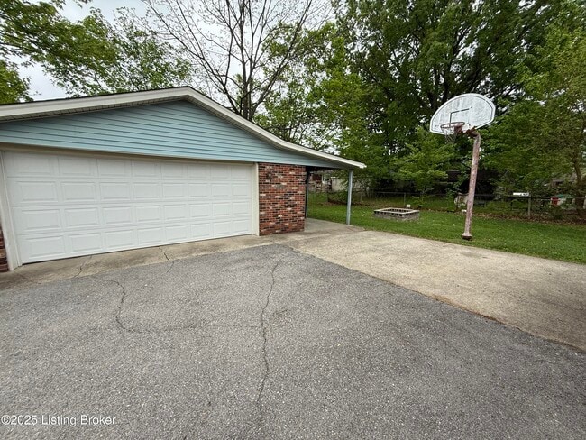 Building Photo - 6803 Taffy Ann Dr