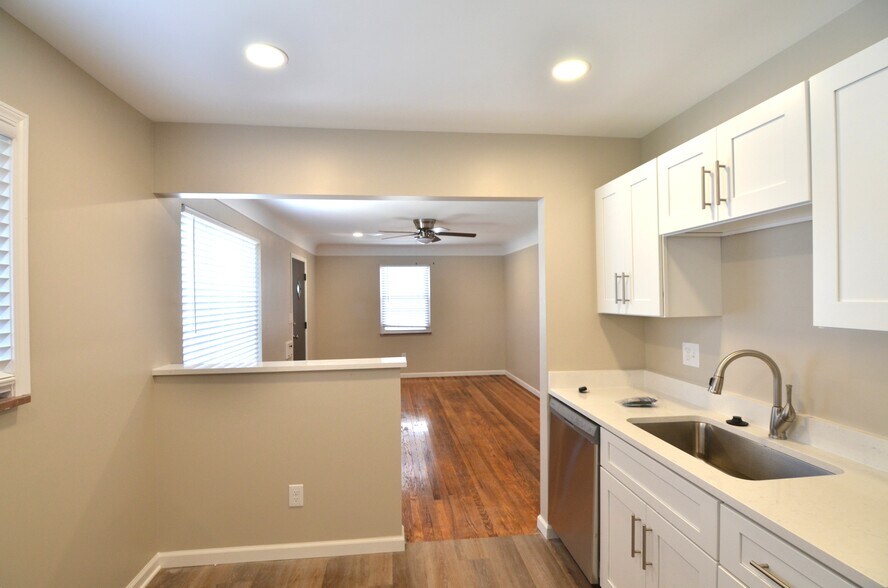 Building Photo - 1122 Alcliff Ln