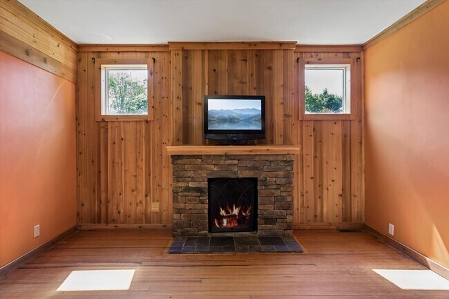 Building Photo - 144 Nelson Dr