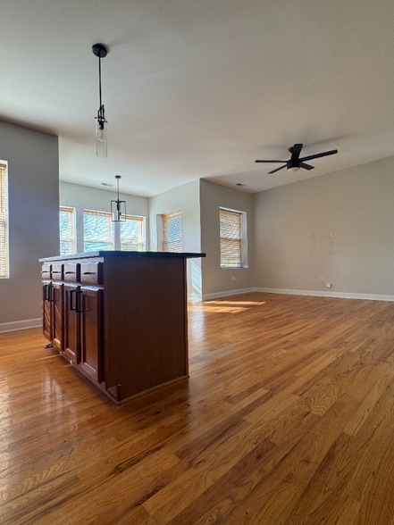 Building Photo - 3708 W Ainslie St