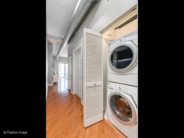 Building Photo - 3125 W Fullerton Ave