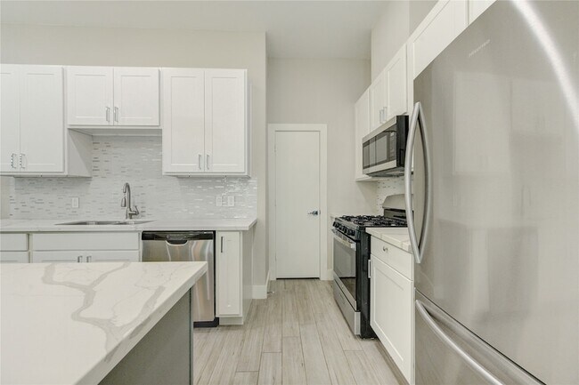 Building Photo - 4536 Sunflower St