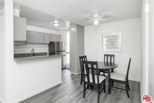 Building Photo - 1208 W Adams Blvd