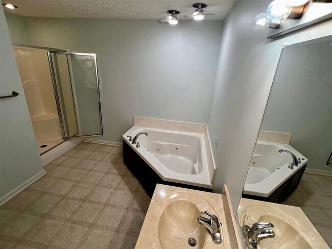 Building Photo - 342 Turkey Run Dr