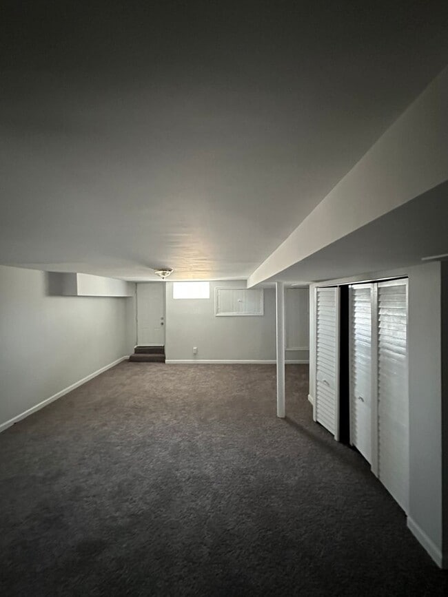 Building Photo - 3 Bedroom with Private Garage