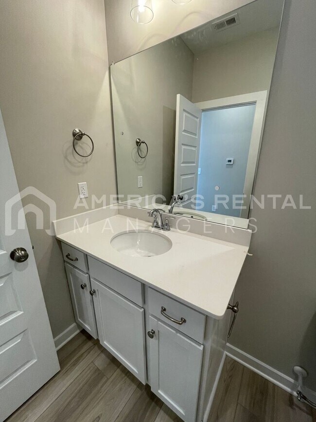 Building Photo - Home for Rent in Jasper, AL!!! Available to View Now!!!