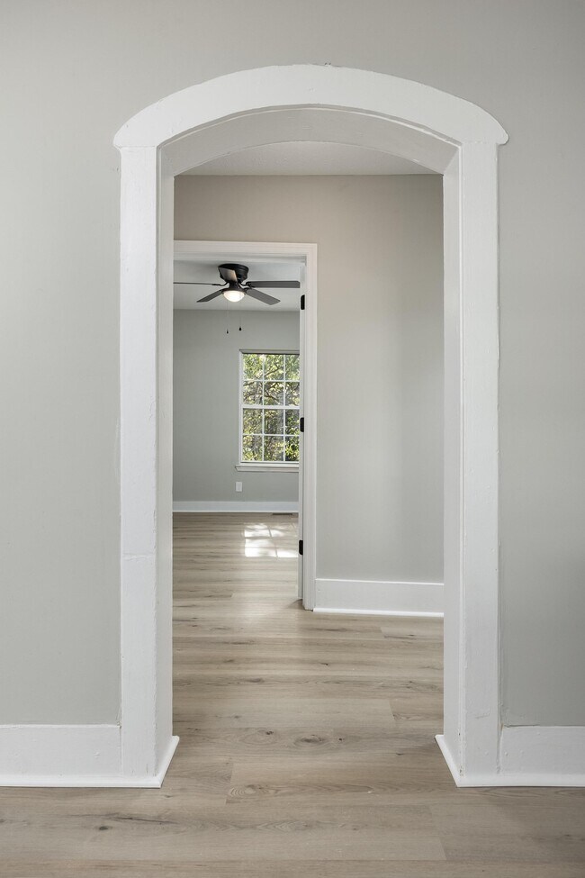 Building Photo - 5350 Slayton Ave