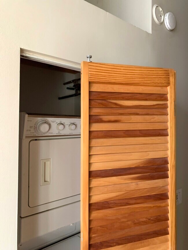 Building Photo - 1500 W Monroe St