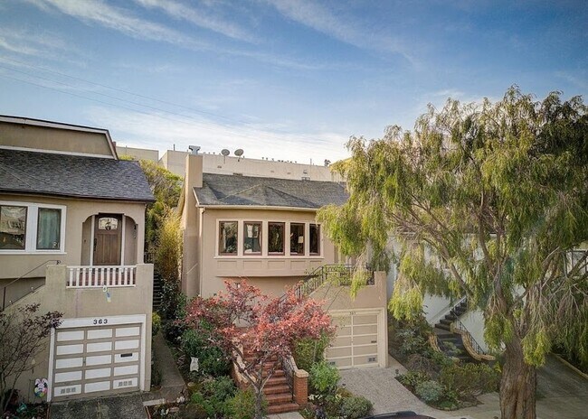 Building Photo - 365 Wawona St