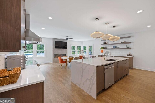 Building Photo - 9950 Farmbrook Ln