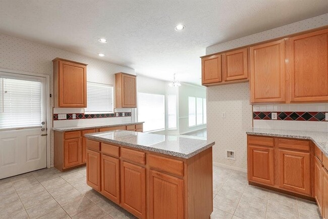 Building Photo - 2439 Shelby Park Dr