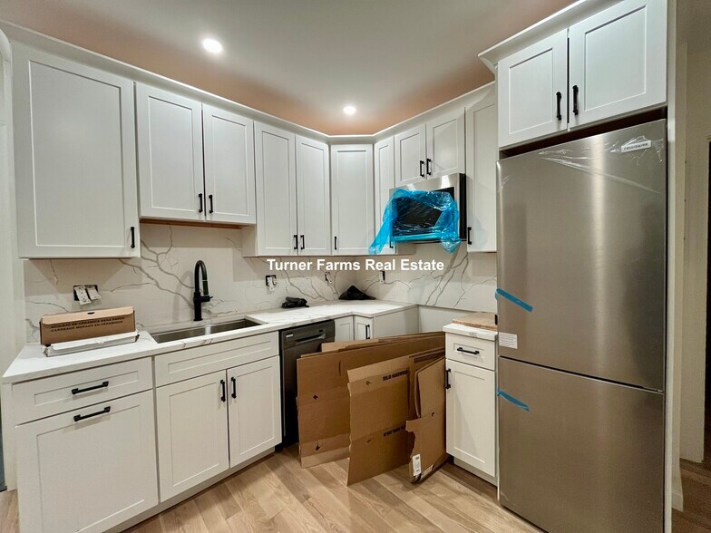 Building Photo - 211 Park Dr