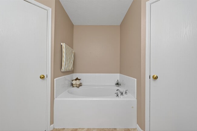 Building Photo - 21539 Olympic Forest Dr