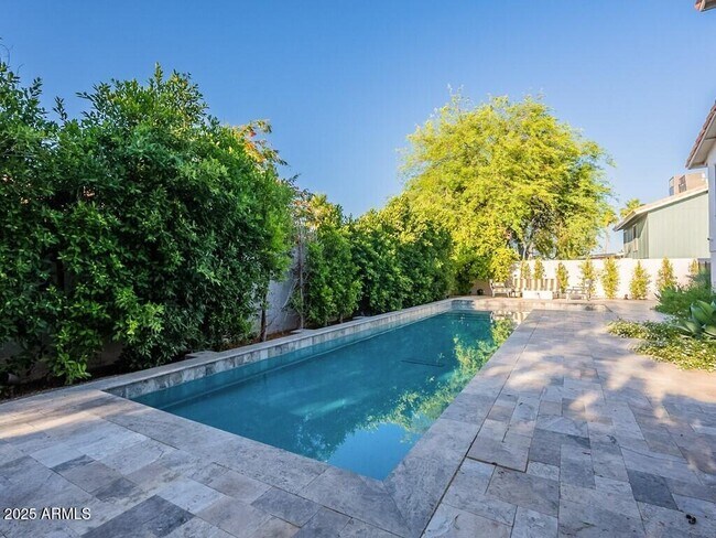 Building Photo - 4748 E Redfield Rd