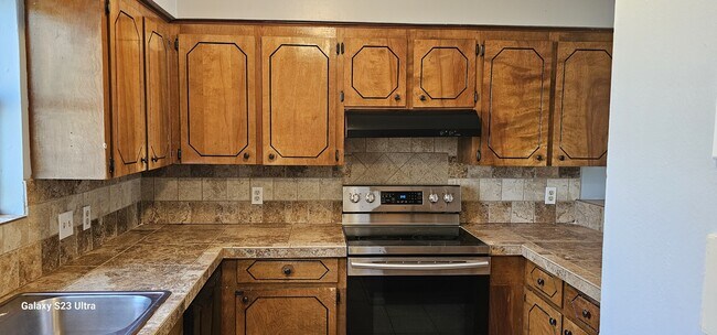 Building Photo - 5015 Meandering Ln