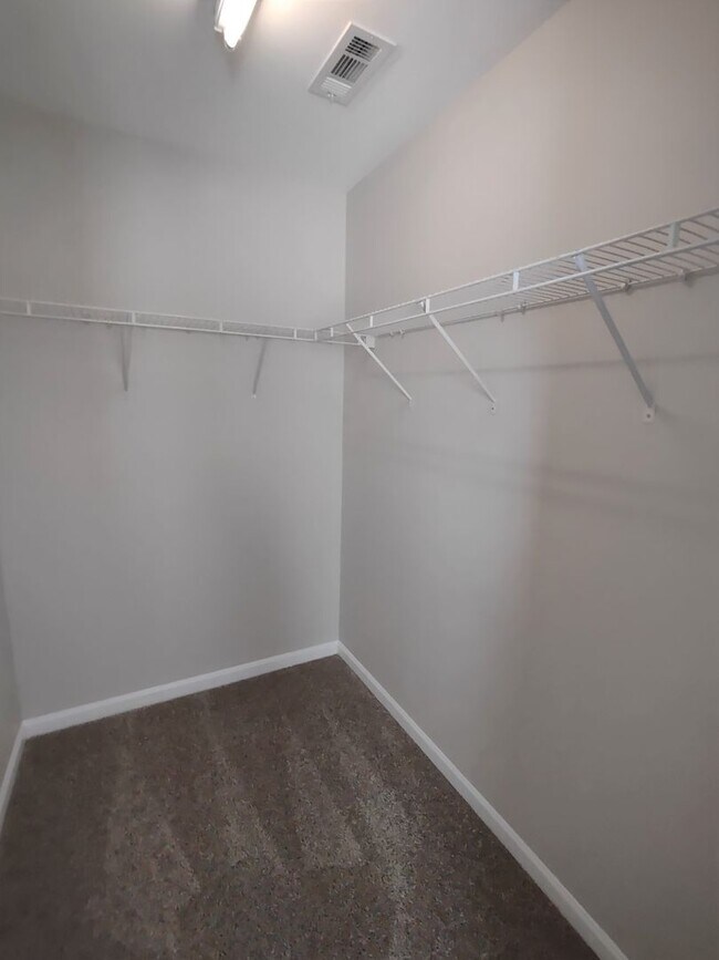 Building Photo - Beautiful Home located in the McCoy Crossing Community!