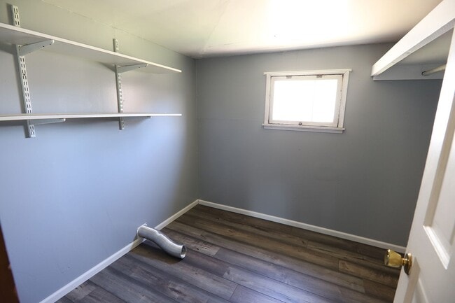 Building Photo - 2 Bed 1 Bath