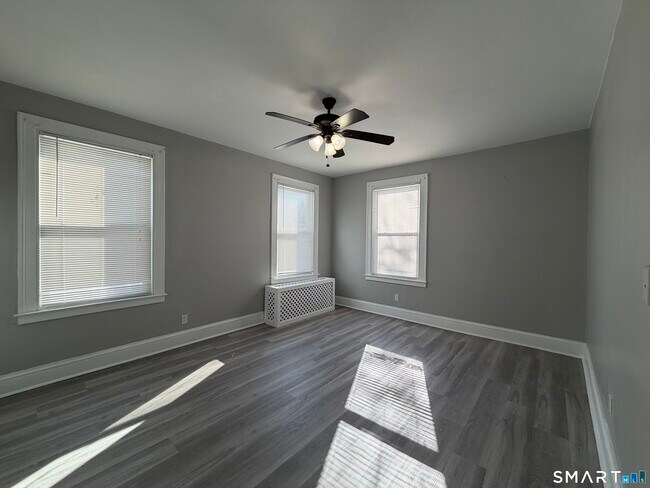 Building Photo - 41-43-43 Hebron St