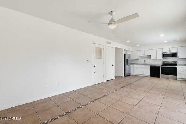 Building Photo - 3427 E Helena Dr