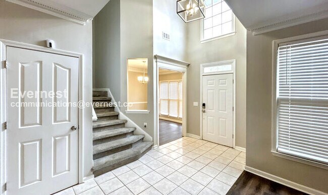 Building Photo - Spacious 4-Bed Home with Garage & Modern Amenities / Pet Friendly / Vouchers Accepted / Available...