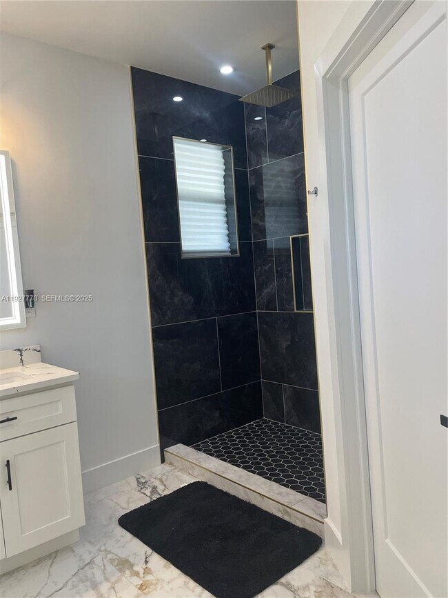 Building Photo - 675 N Romero St