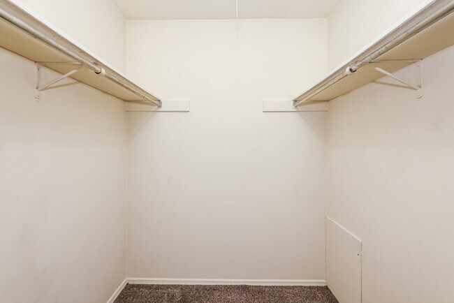 Building Photo - 5877 Taylorsville Rd