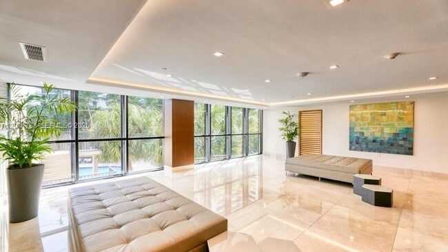 Building Photo - 540 Brickell Key Dr