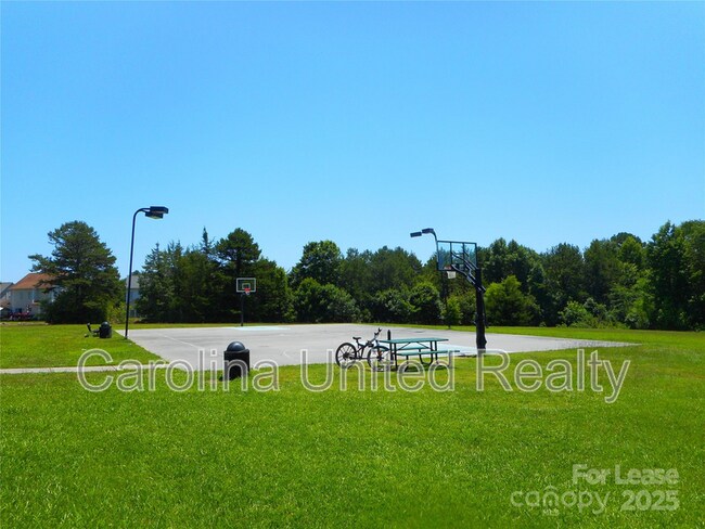 Building Photo - 1018 Fountainbrook Dr