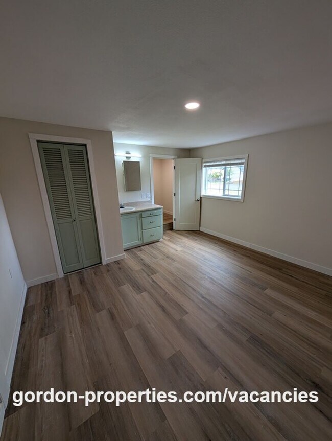 Building Photo - Saint Helens OR - downstairs 1 bedroom flat in duplex