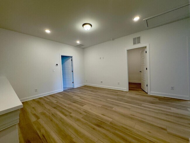 Building Photo - 2126 Maggie Vly Dr