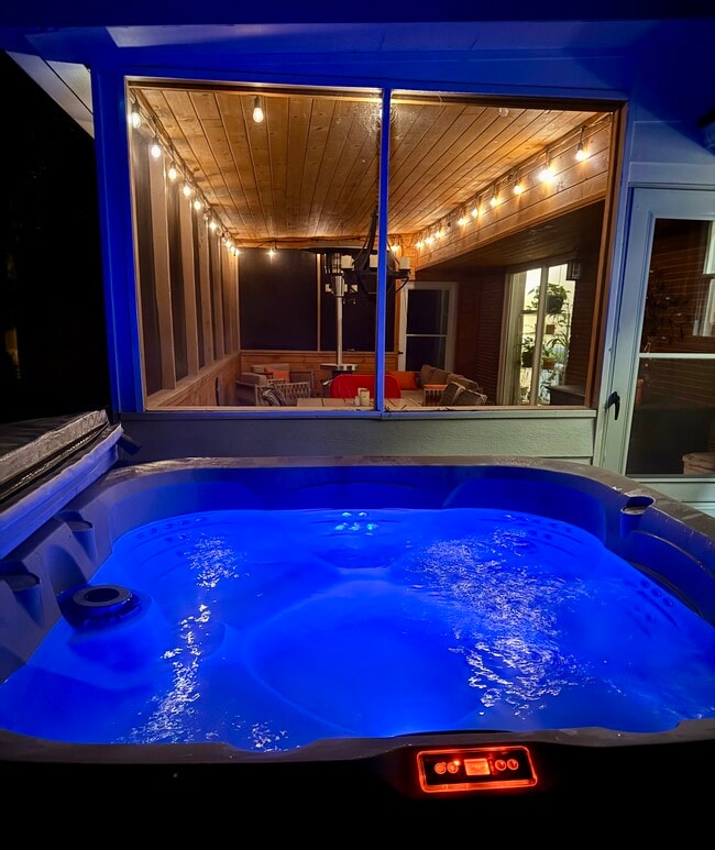 Building Photo - 5200 Skyline Dr