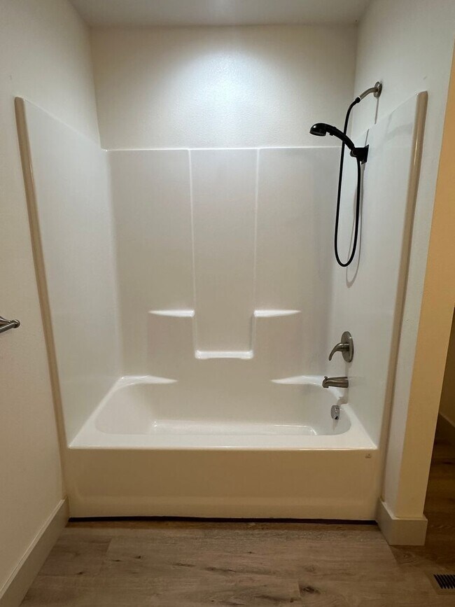 Building Photo - Now LEASING in Summit Pass! Available May 18, 2026!