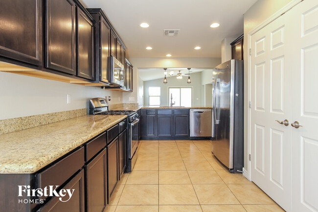 Building Photo - 18501 W Southgate Ave