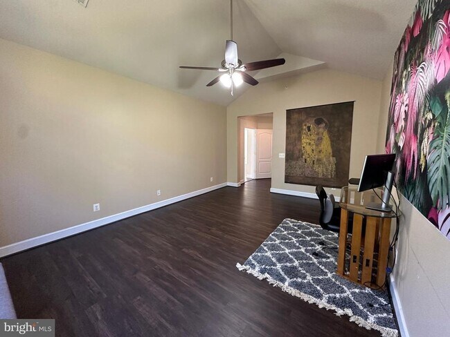 Building Photo - 13846 Greendale Dr