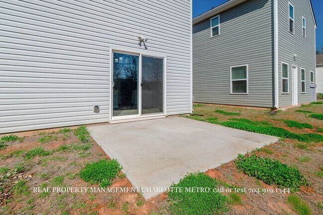 Building Photo - Stunning 4-bedroom, 2.5-bathroom home located in the vibrant city of Charlotte, NC.