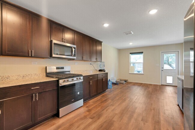 Building Photo - 7317 Yucca Pl
