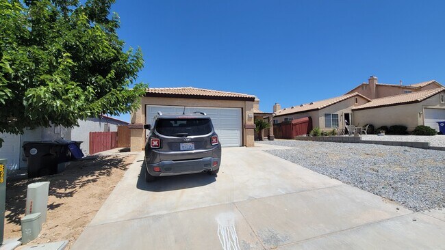 Building Photo - 16918 Sorrento Ln