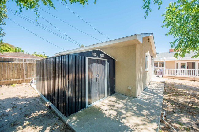 Building Photo - Welcome to Newport Beach