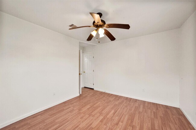 Building Photo - 214 Schilling Ave