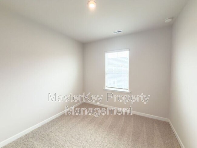 Building Photo - 804 Hillfarm Dr