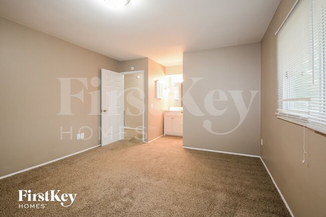 Building Photo - 844 Townhouse Ln