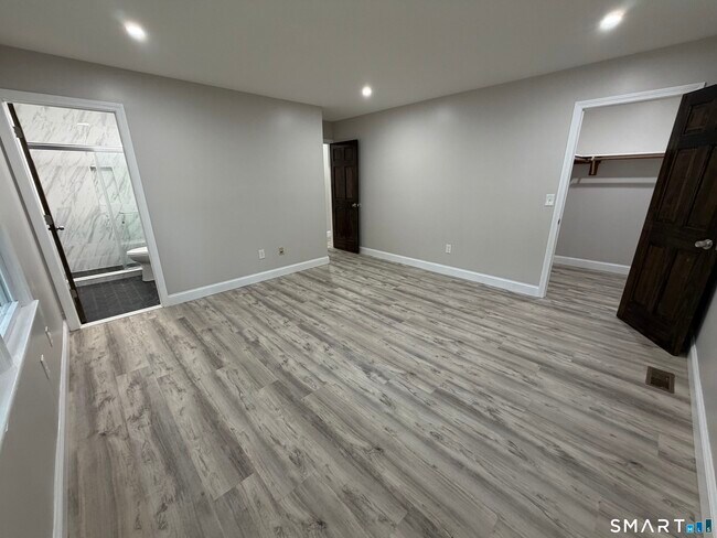 Building Photo - 56 Janet Cir